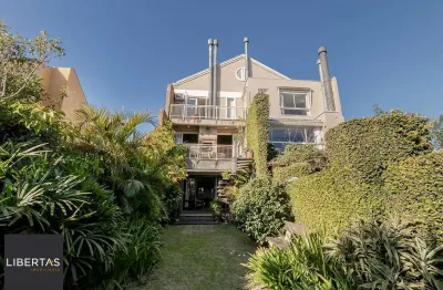 Casa com 3 quartos à venda na Avenida General Barreto Viana, 618, Chácara das Pedras, Porto Alegre