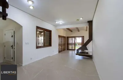 Casa com 2 dormitórios 3 banheiros. lareira e churrasqueira, e com arquitetura moderna.