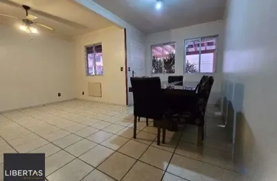 Casa em condomínio fechado de 3 dormitórios,2 vagas no bairro Parque Santa Fé.