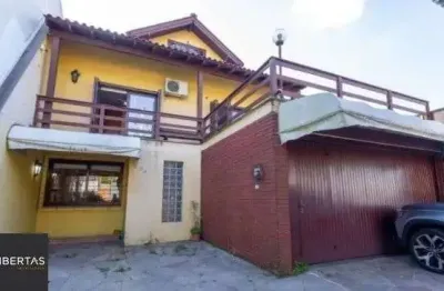 Casa sobrado no bairro Sarandi de 3 dormitórios e 2 vagas PARA ALUGAR