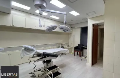 Espetacular Clínica de Cirurgia Médica toda montada à venda na Av. Carlos Gomes em Porto Alegre