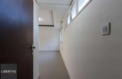 Apartamento à venda no bairro Moinhos de Vento, em Porto Alegre – RS. Com área privativa de 100.73m².