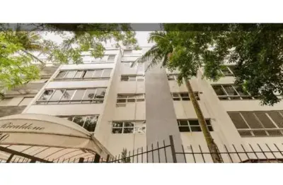 Espaçosa cobertura na rua mais charmosa do bairro Moinhos de Vento.