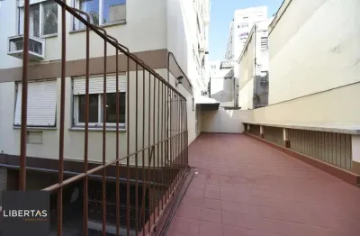 Apartamento com 2 dormitórios e terraço na Cristóvão Colombo!