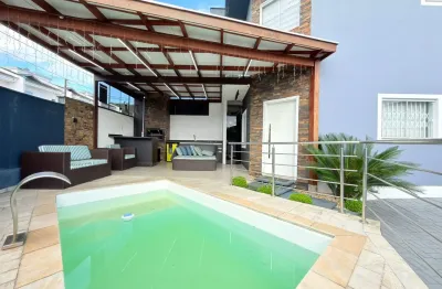 Sobrado de esquina para locação, mobiliado e completo, localizado no desejado bairro Bom Retiro, Zona Norte de Joinville.