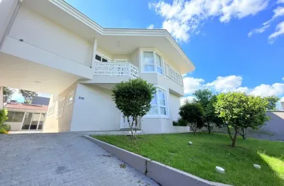 Sobrado exclusivo à venda no bairro Costa e Silva, uma das regiões mais valorizadas e completas de Joinville.