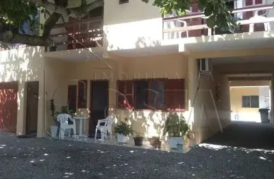 Casa 10 Quartos com 2 Suítes e 380m² - Ingleses do Rio Vermelho