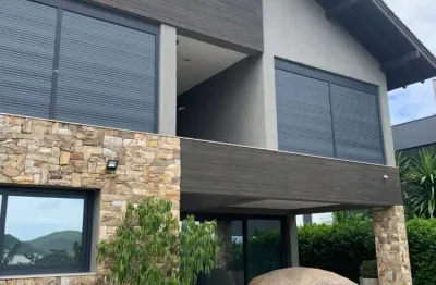 Casa à venda na Estrada Haroldo Soares Glavan, 4940, Cacupé, Florianópolis