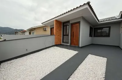 Casa Geminada, 2 Dormitórios, com 50,00m² de área privativa.