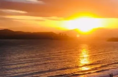 Andar alto com vista livre,2 dormitórios com 2 vagas paralelas no embaré