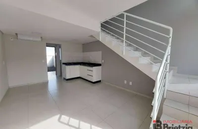 Casa com 2 dormitórios para alugar, 72 m² por r$ 2.500 + taxas/mês - bom retiro - joinville/sc