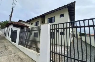 Apartamento com 1 dormitório para alugar, 38 m² por r$ 1.250 + taxas/mês - bom retiro - joinville/sc