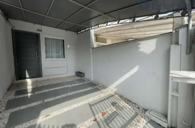 Casa com 2 dormitórios por r$1.900 + taxas em nova brasília - joinville, sc