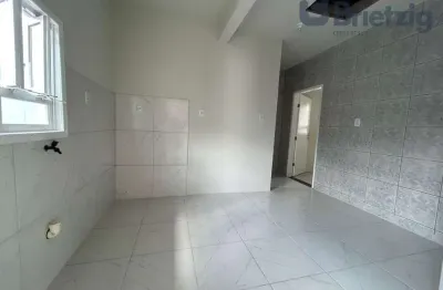 Apartamento para alugar em Jardim Sofia, Joinville: 2 dormitórios, 1 banheiro por R$1650 + taxas/mensal.