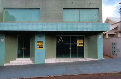 Sala comercial para aluguel no bairro centro em toledo por r$ 3.900,00