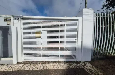 Casa com 3 quartos para alugar na Rua Castro Alves, Centro, Cascavel