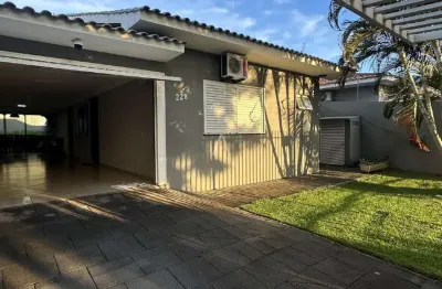 Casa à venda mobiliada com 1 suíte e 2 quartos, localizada no bairro brasília, em cascavel - pr, por r$ 890.000,00