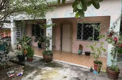 Casa com 2 quartos à venda na Rua André Dasieux, Laranjal, São Gonçalo