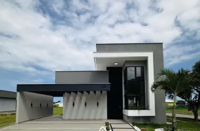 Linda casa com 3 dormitórios á venda, 360m² por R$ 670.000 - Cond. Vivere (São J