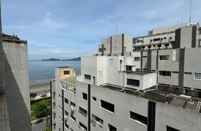 Amplo apartamento de 2 dormitórios – frente ao mar- vaga demarcada !