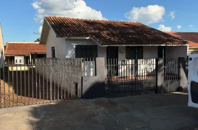 Casa térrea com edícula independente em Astorga — Paraná -ideal para morar e ter renda extra!   5 Vagas .