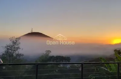 Encantadora casa na fazenda da grama com 2 dormitórios, suíte e amplo terreno - barra do piraí/rj