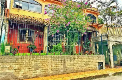 Casa com amplo espaço e versatilidade: 4 quartos, terraço e quintal - ideal para viver bem!