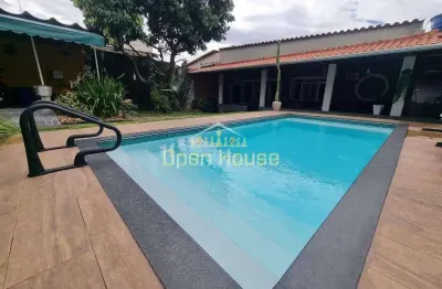 Casa à Venda no Bairro Aero Clube com Piscina, Energia Solar e 3 Quartos — Conforto e Espaço