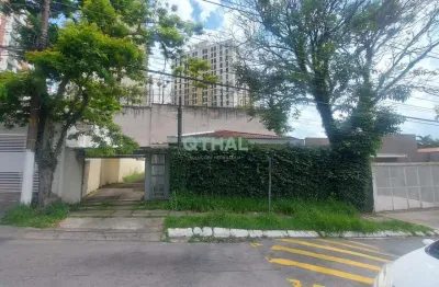 Casa térrea de 513m² á Venda com 03 dormitórios, 01 suíte, 09 vagas no Jardim Marajoara.