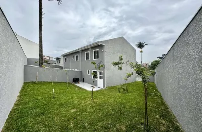 Sobrado de esquina c/ 3 quartos, terreno amplo e garagem coberta