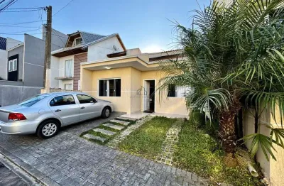 Casa em curitiba com portaria 24h e áreas de lazer para toda família