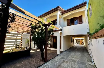 Sobrado Belíssimo à Venda no Bairro Alto – Estilo, Conforto e Excelente Localização!