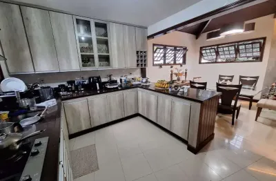 Casa em condomínio fechado com 4 quartos à venda na Rua Ponte de Tábuas, Mar do Norte, Rio das Ostras, 700 m2 por R$ 1.298.000