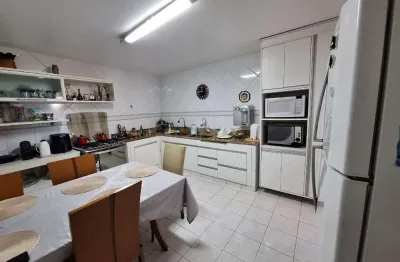 Apartamento com 3 quartos à venda na Avenida Rui Barbosa, 1396, Cajueiros, Macaé, 138 m2 por R$ 535.000