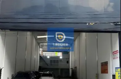 Oportunidade Única em Moema: Loja de 500m² com Pé Direito de 10m na Al. Maracatins