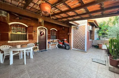 Casa linear com quintal nas palmeiras com 2 quartos podendo ampliar.