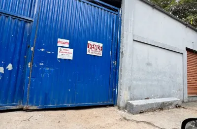 Galpão comercial em terreno muito bem localizado na passagem