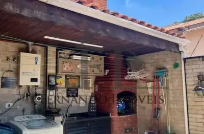 Casa em Condomínio Fechado à Venda ? 3 Dormitórios (1 Suíte), Quintal com Churrasqueira