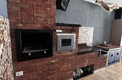 Excelente casa térrea em localização estratégica, próxima de  escolas, mercados, comércios e avenidas !