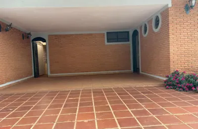 Casa ampla podendo ser comercial ou residencial próxima a avenida antonio diederichsen.