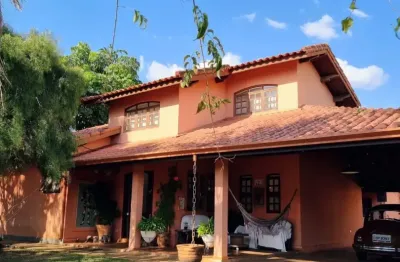 Venha se encantar  e viver  os melhores momentos   seu dia a dia  em uma cidade traqnuila e próximo a rodovia castelo branco!