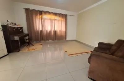 Casa térrea em bairro residencial e tradicional de ribeirão preto