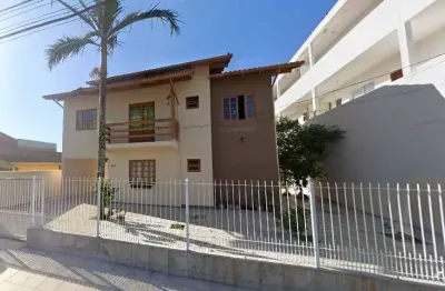 Casa com 4 quartos à venda na Rua Princesa Isabel, Forquilhinhas, São José