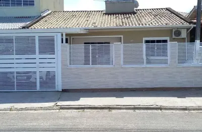 Casa com 2 quartos à venda na Rua das Perobas, Madri, Palhoça