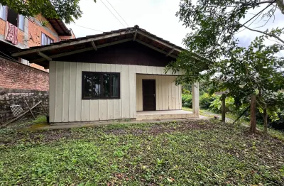 Casa mista com 3 quartos  a venda no gloria ,averbada , terreno com 408m2 proximo a fiat florença  só 430 mil