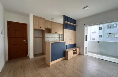 Apartamento semi mobiliado com 2 quartos, sacada com churrasqueira para locação no bairro vila nova só 1.600.+txs