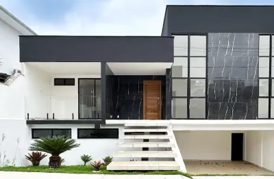 Uma linda casa em um dos condomínios mais desejados de juiz de fora.