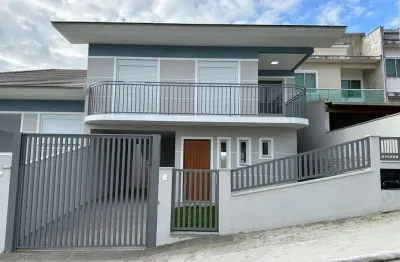 Casa com 3 quartos à venda na rua beatriz de sá jeremias, 876, forquilhas, são josé por r$ 640.000