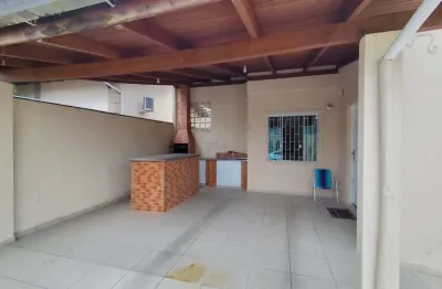 Casa com 2 quartos à venda na rua dália rosa, 3453, forquilhas, são josé por r$ 550.000