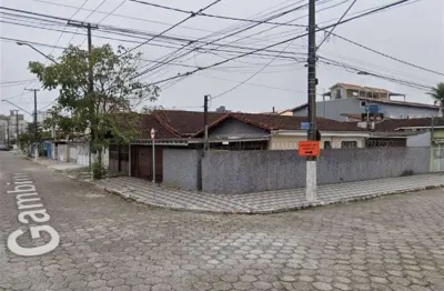 Seu novo lar te espera em praia grande/tupi!
 casa espaçosa, bem localizada e com tudo que sua família merece!